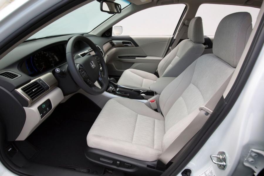  Honda Accord Plug-In Hybrid 2014 года  (фото 28 из 109)